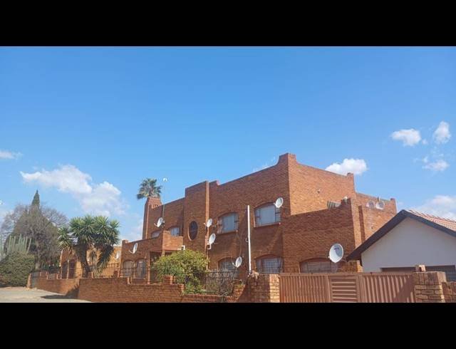 18 BEDROOM HOUSE FOR SALE IN HOSPITAL VIEW
